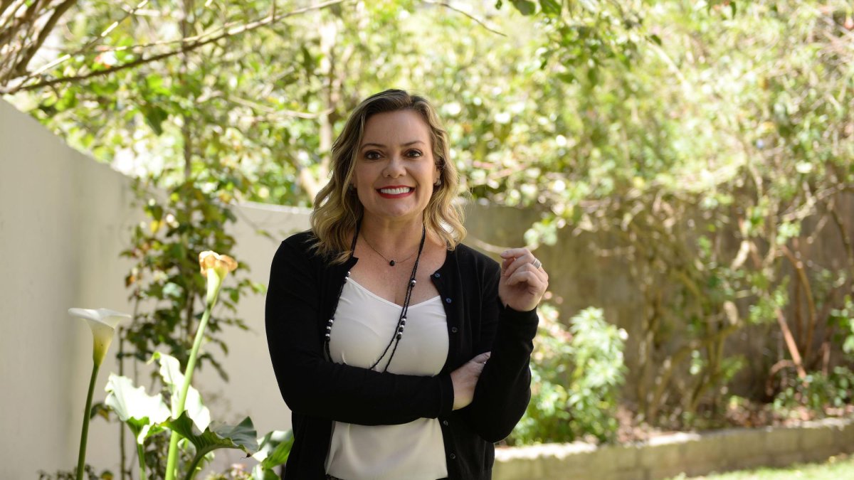 La también psicóloga está feliz de venir cada dos semanas a Quito para dar charlas.