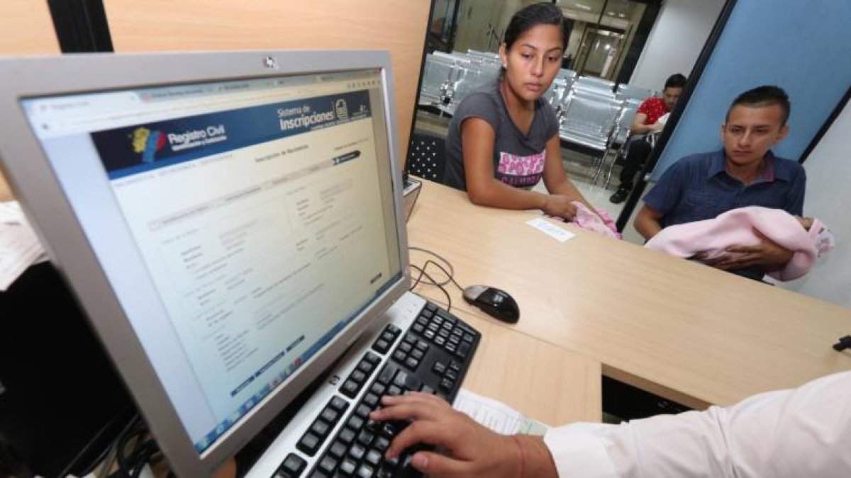 Procedimiento. En el Registro Civil se inscriben los nombres. (Christian Vinueza / Expreso)