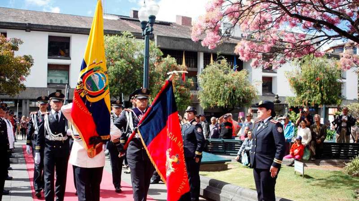 El Alcalde de Quito Mauricio Rodas,  junto a los Concejales Metropolitanos, colocó ante los Héroes de la Independencia del 10 de Agosto de 1809, una ofrenda floral al conmemorar los 209 años del Primer Grito de la Independencia.