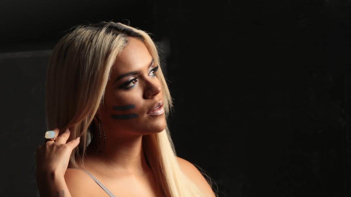 Karol G anunció que está en conversaciones avanzadas para lanzar un tema con la cantante brasileña Anitta.