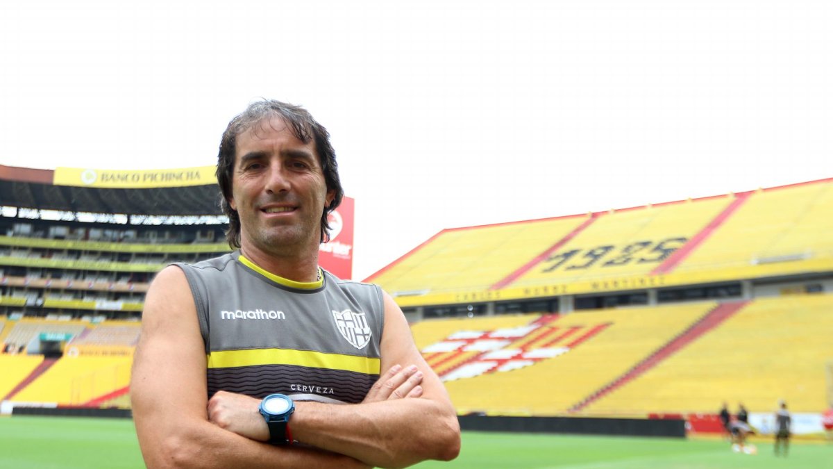Guillermo Almada, director técnico del Ídolo, piensa en el Deportivo Cuenca, el rival del próximo domingo.