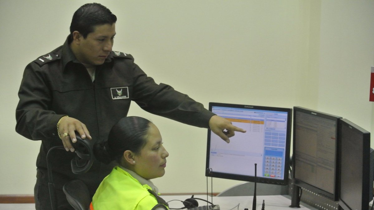 Referencial. El Ecu - 911 junto a otras entidades, hace el monitoreo de emergencias.