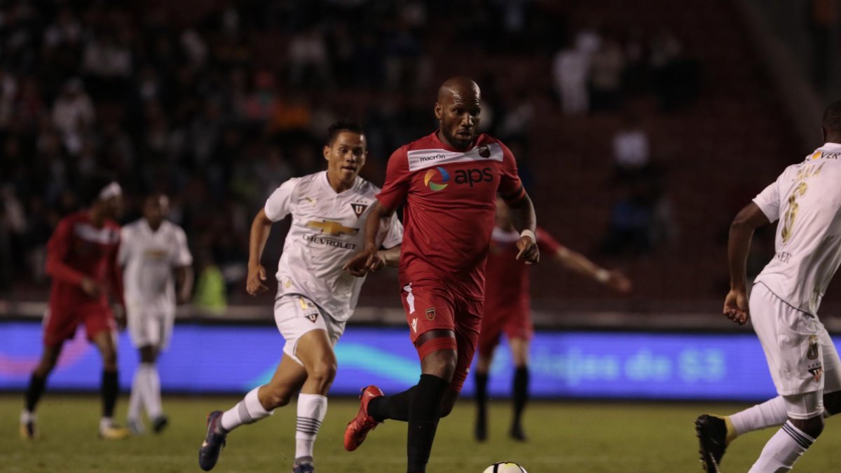 El partido amistoso terminó por 3-2 en tiros penales, a favor de los albos.