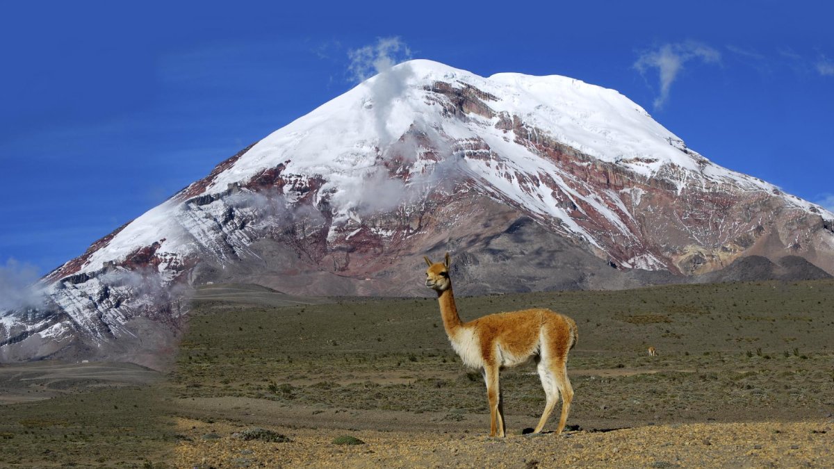 El volcán Chimborazo tiene una altura de 6.268 m. Es considerado el punto más cercano al sol.