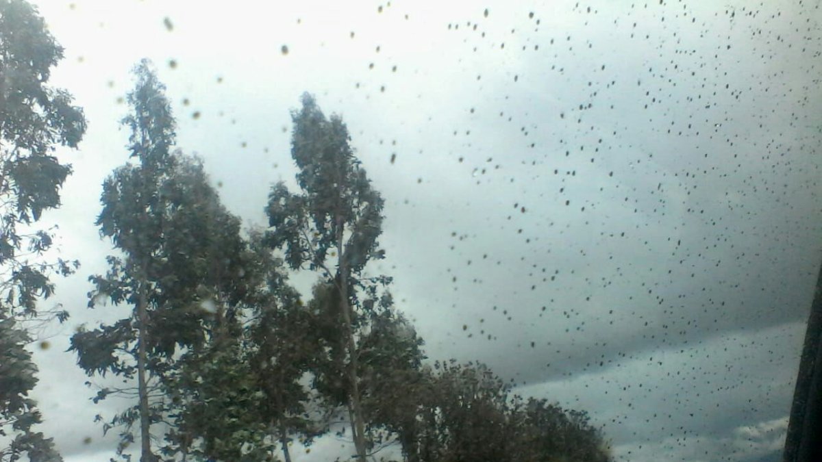 La ceniza llegó a los sectores de Cayambe y Juan Montalvo.