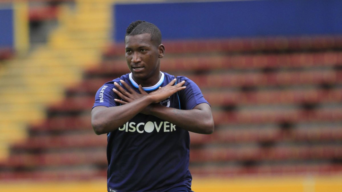 Fue Miller Salazar, presidente de Mácara, club dueño de parte de los derechos económicos del jugador, quien aseguró que existe una oferta por el delantero proveniente de Emiratos Arabes.