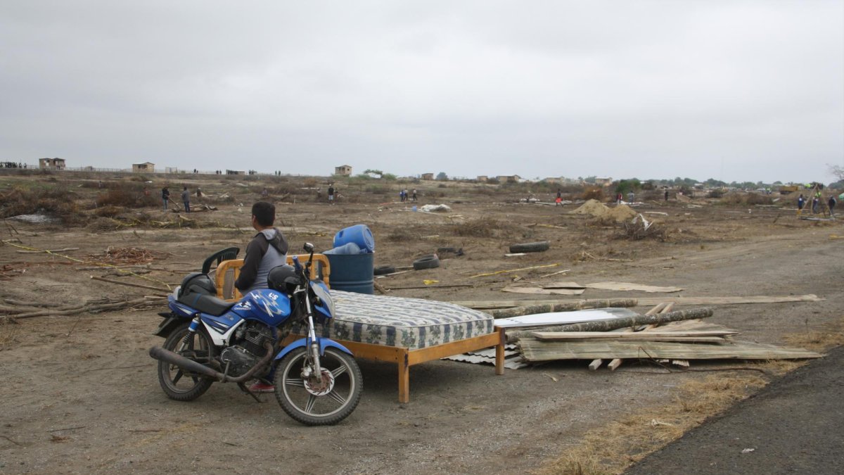 Las familias tuvieron que desalojar sí o sí.