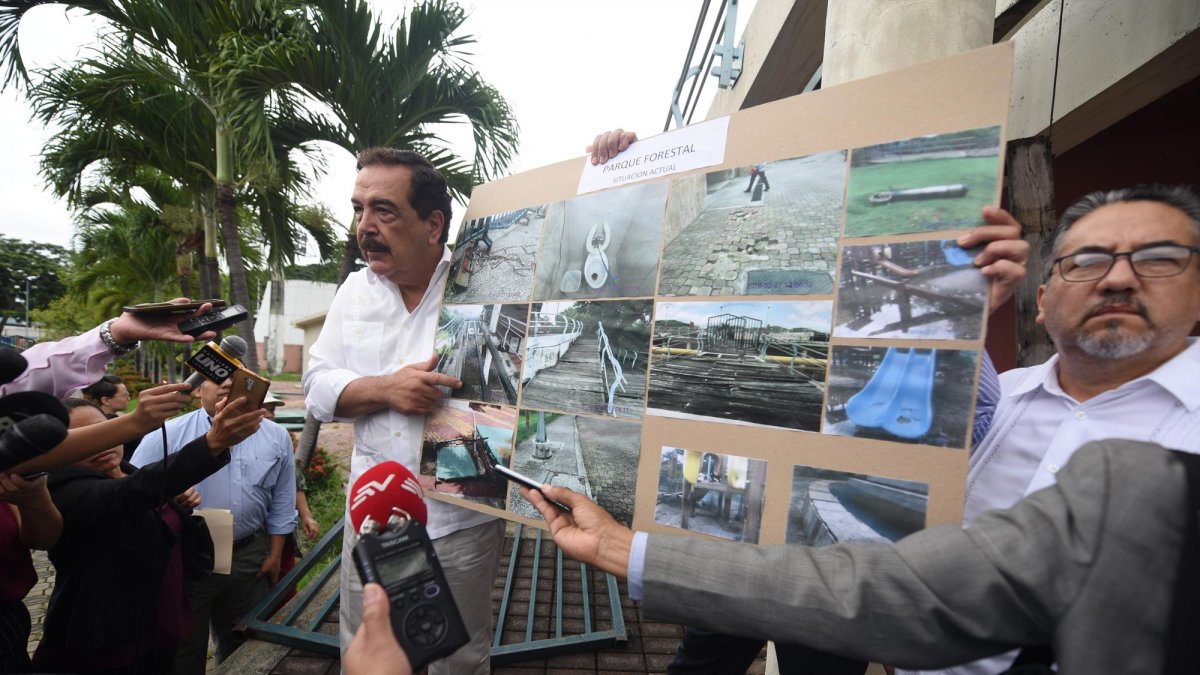 “Este lugar antes enorgullecía a los moradores de la urbe”, dijo el alcalde, y expresó que no se le ha dado mantenimiento desde hace más de seis años.