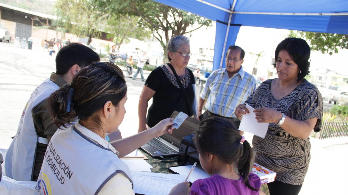 La opción de votar cerquita de tu casa está ahí esperándote. ¿Cómo hacerlo?, fácil, sigue los siguientes pasos para cambiar tu domicilio electoral.