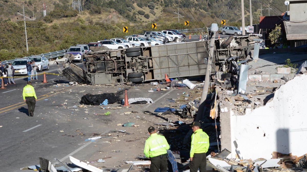 La organización, también conocida como “Mercaderes de la Frontera”, sería la responsable de “mimetizar cargamentos (...) en buses que daban la apariencia de servicio turístico”.