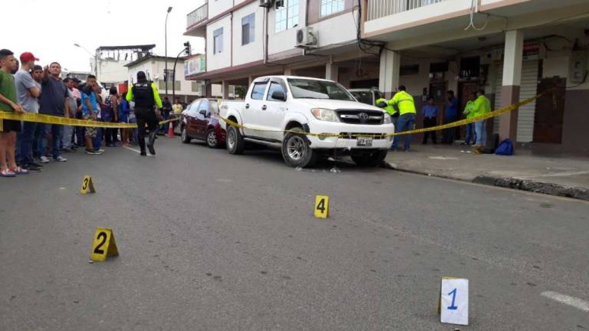 Un testigo que omitió su nombre, dijo que se escucharon alrededor de ocho disparos presumiblemente con una repetidora.