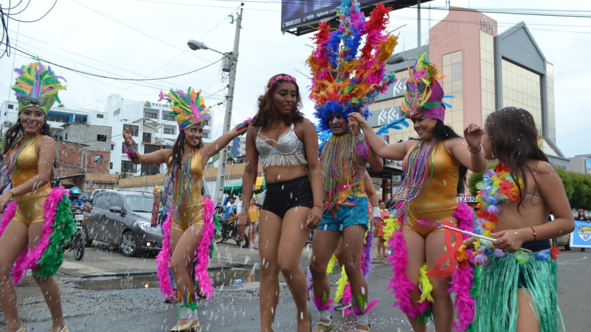 Manta también acoge a los turistas carnavaleros.