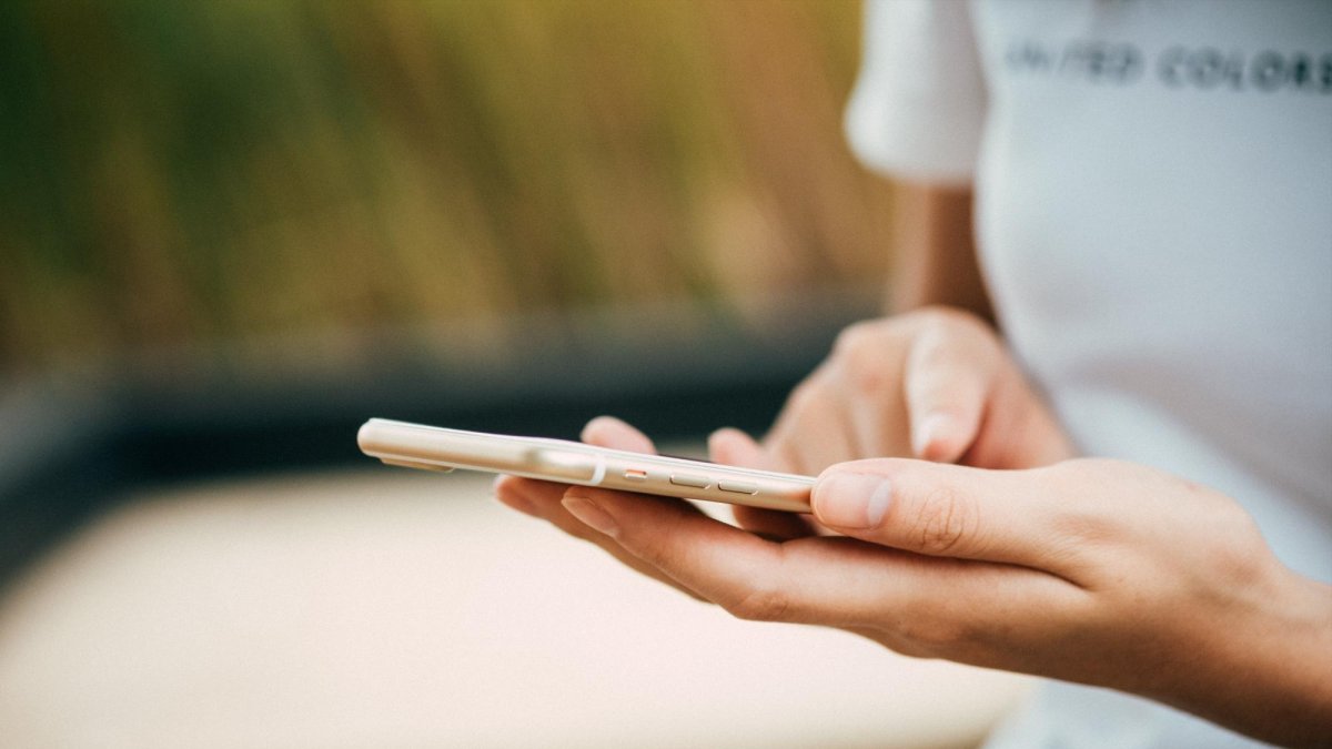 El uso prematuro de dispositivos como tabletas provoca sobreestímulos adictivos.