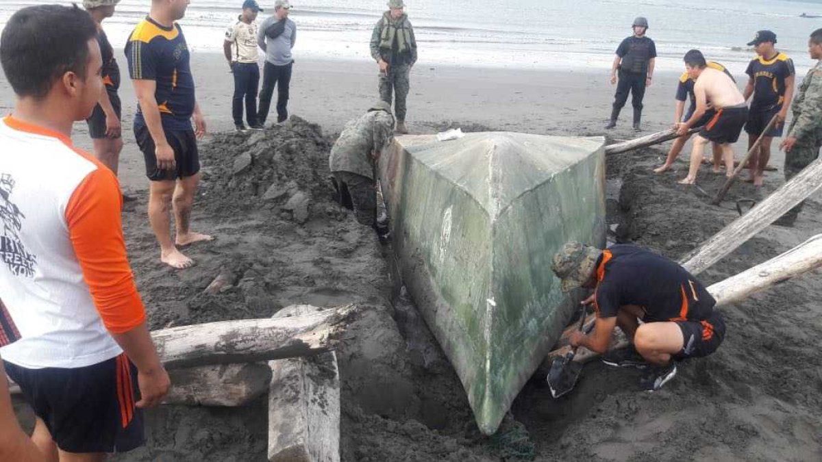 La estructura estaba enterrada en la arena y presentaría desperfecto, según informes oficiales de la Armada.