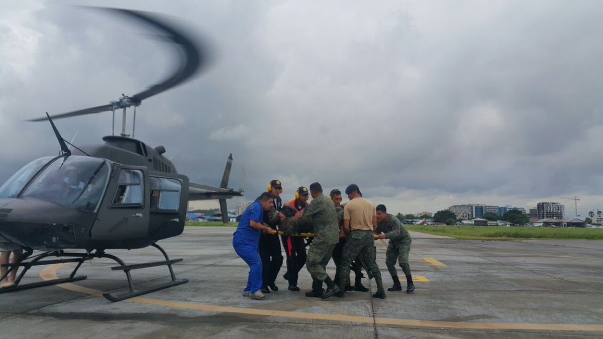 La FAE activó su sistema de búsqueda y salvamento y un helicóptero realizó dos vuelos de evacuación aeromédica en los que se rescató a los dos mexicanos.