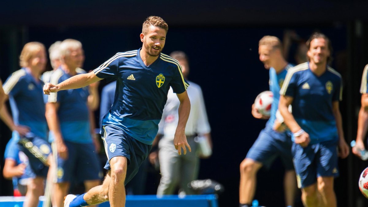 Suecia en su entrenamiento previo al encuentro con Inglaterra.