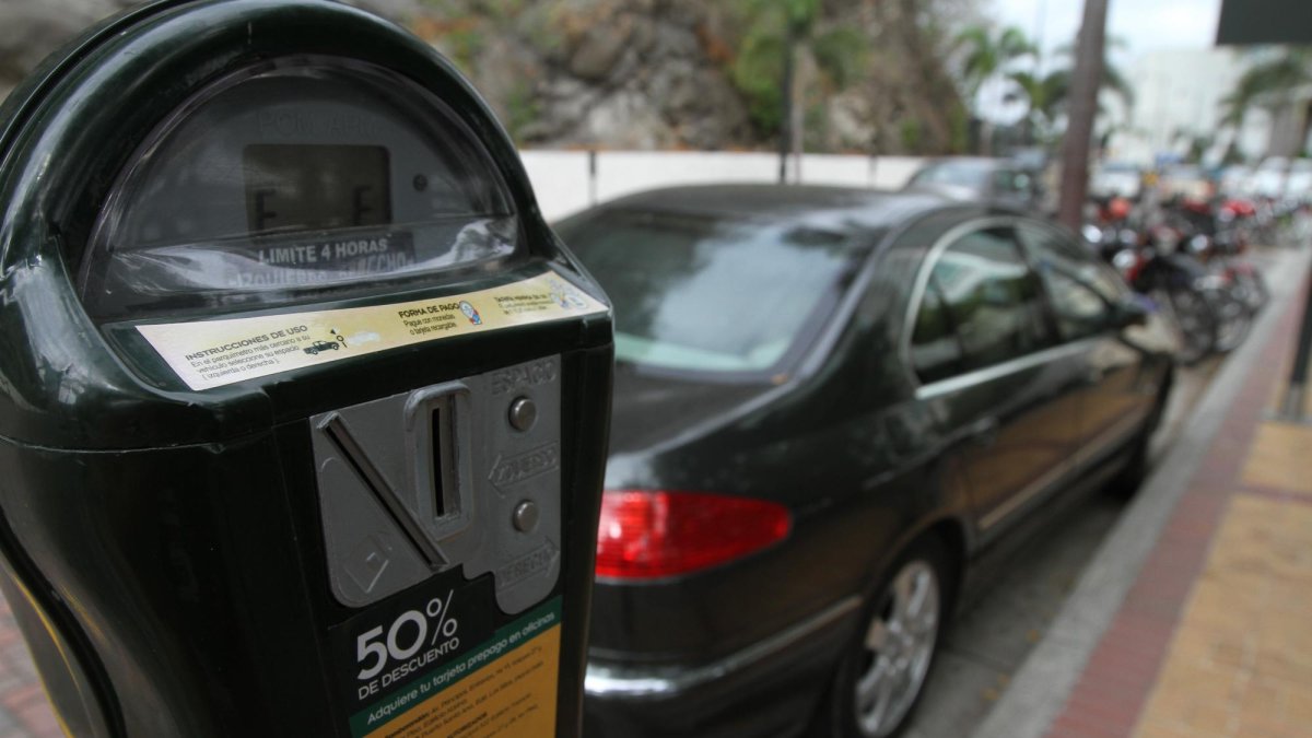 Este programa tiene el objetivo de optimizar el espacio público, mediante la rotación de vehículos, estableciendo un tiempo límite de parqueo para cada automotor.