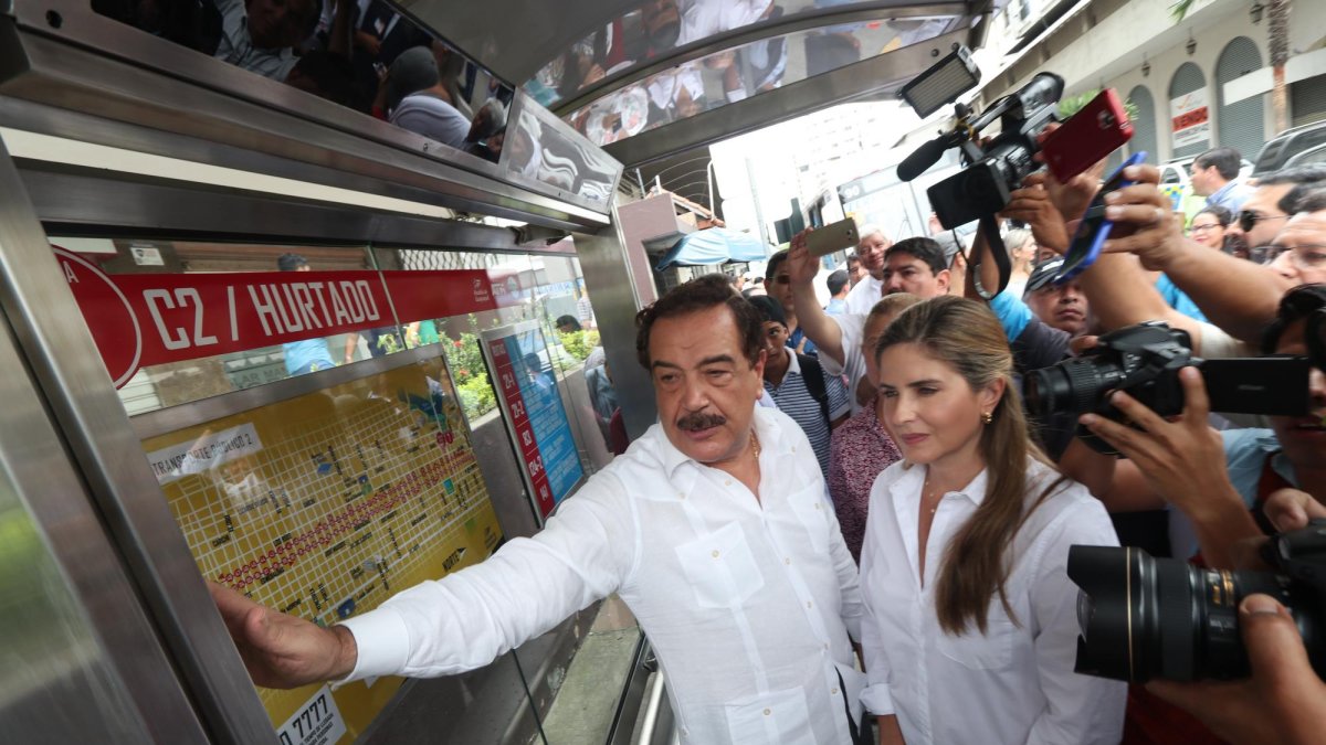 El alcalde Jaime Nebot también anunció la presencia de siete nuevas líneas de buses urbanos que ofrecerán el servicio en la perimetral, en el lado este y oeste.