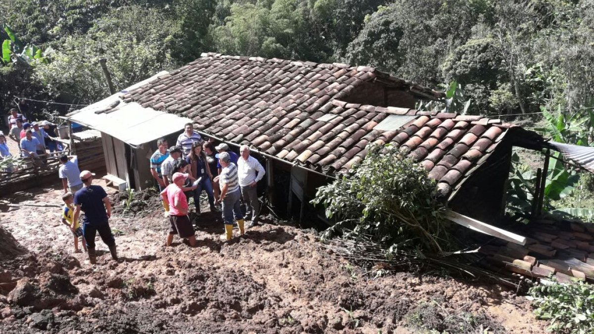 La Prefectura de El Oro trabaja para rehabilitar la vía.