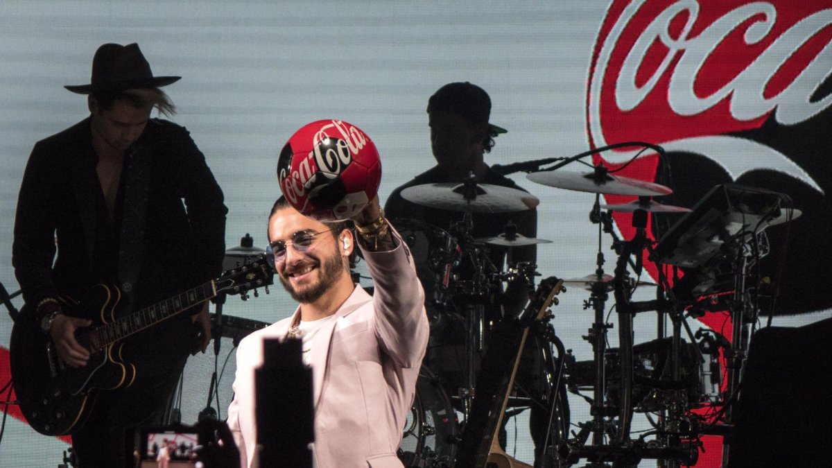 El cantante colombiano Maluma cantó en el Faena Theatre en Miami Beach, la versión en español de ‘Colors’, uno de los temas del Mundial Rusia 2018.