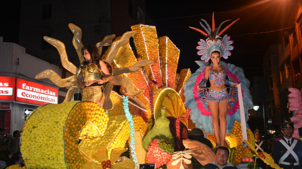 Desfile cierre de la Fiesta de las Flores y de las Frutas 2017.