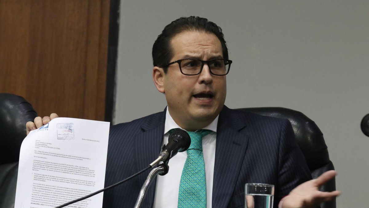 La Ecuafútbol en cambio, acusa a los directivos de la empresa de querer montar un show.