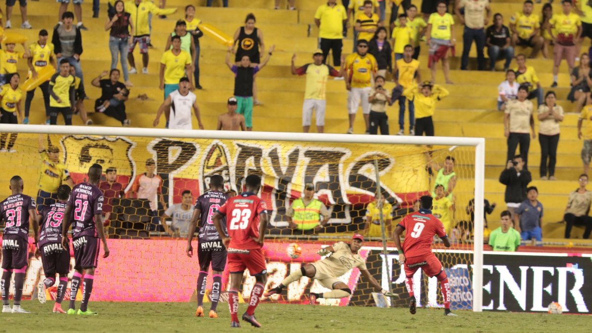 Barcelona y El Nacional presentaron sus plantillas 2018