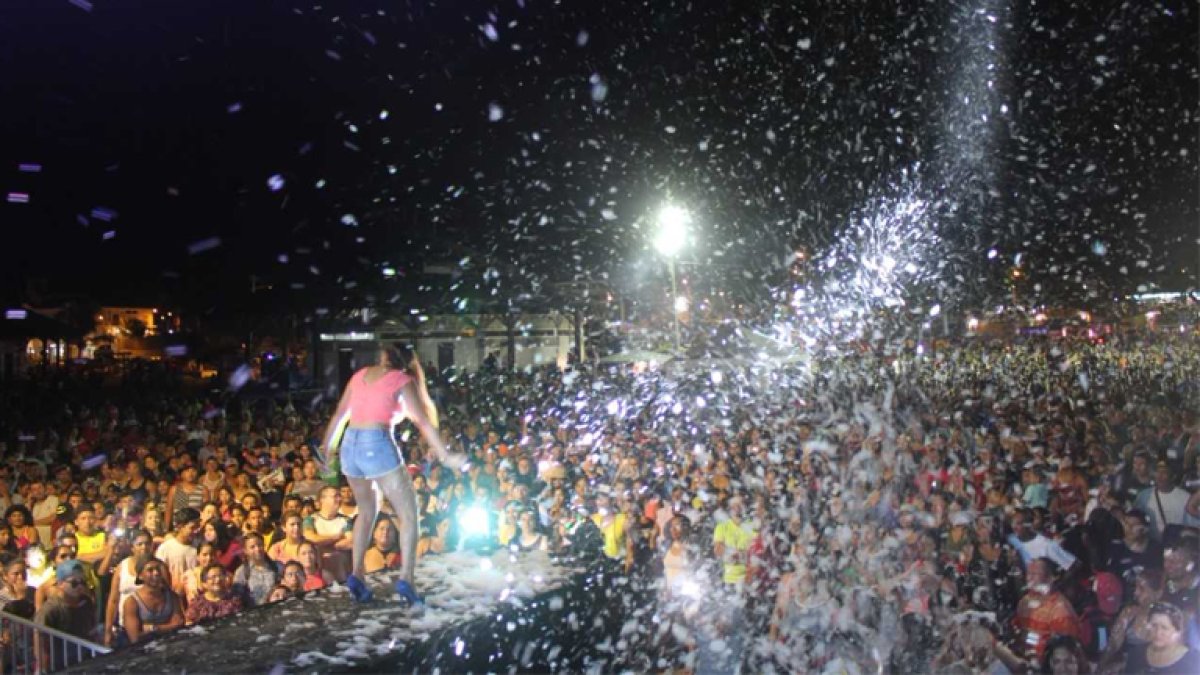 Gran asistencia de público en el tributo a la salsa.