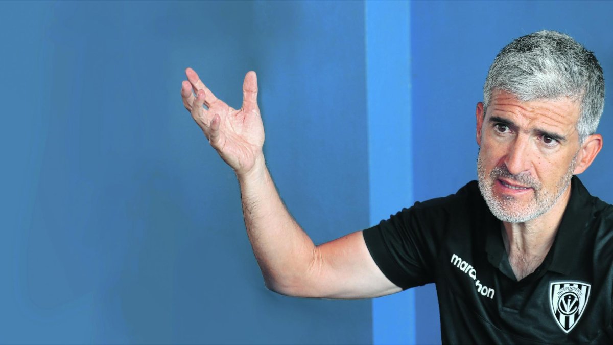 El técnico vitoriano regresa como director de fútbol a la Real Sociedad, firmó con el club español hasta el 2021.