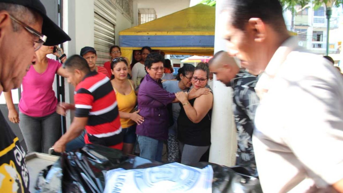 De las dos familias que viajaban en el camión una perdió a todos sus integrantes en total seis vidas, mientras que de la otra compuesta por siete personas solo se salvaron dos.