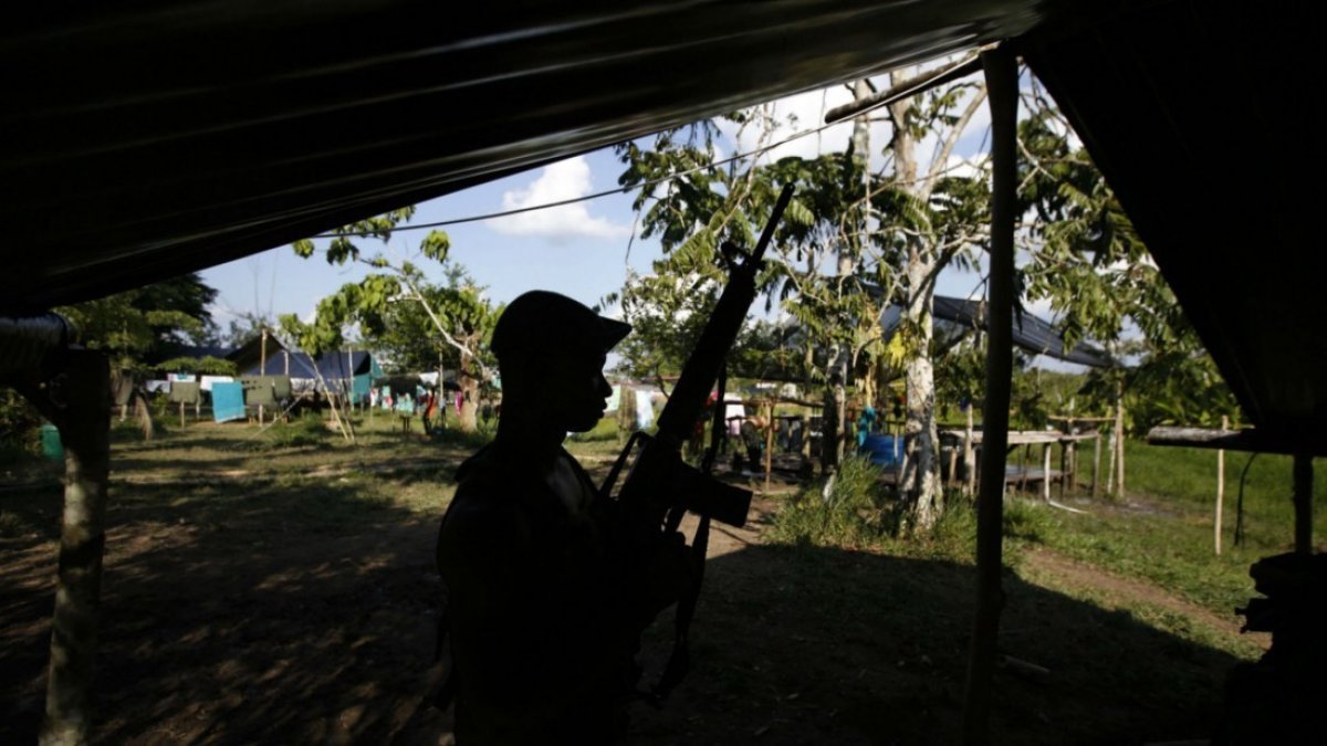 Guacho lidera el autodenominado Frente Oliver Sinisterra, que opera en la zona fronteriza entre Colombia y Ecuador, y secuestró el pasado 26 de marzo a un equipo periodístico de El Comercio, que posteriormente fueron asesinados en cautiverio.