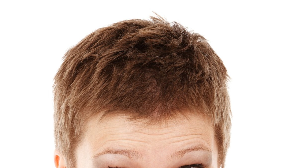 Entre las precauciones para ‘escapar’ tanto del resfriado como la gripe están dormir las horas suficientes y comer adecuadamente.