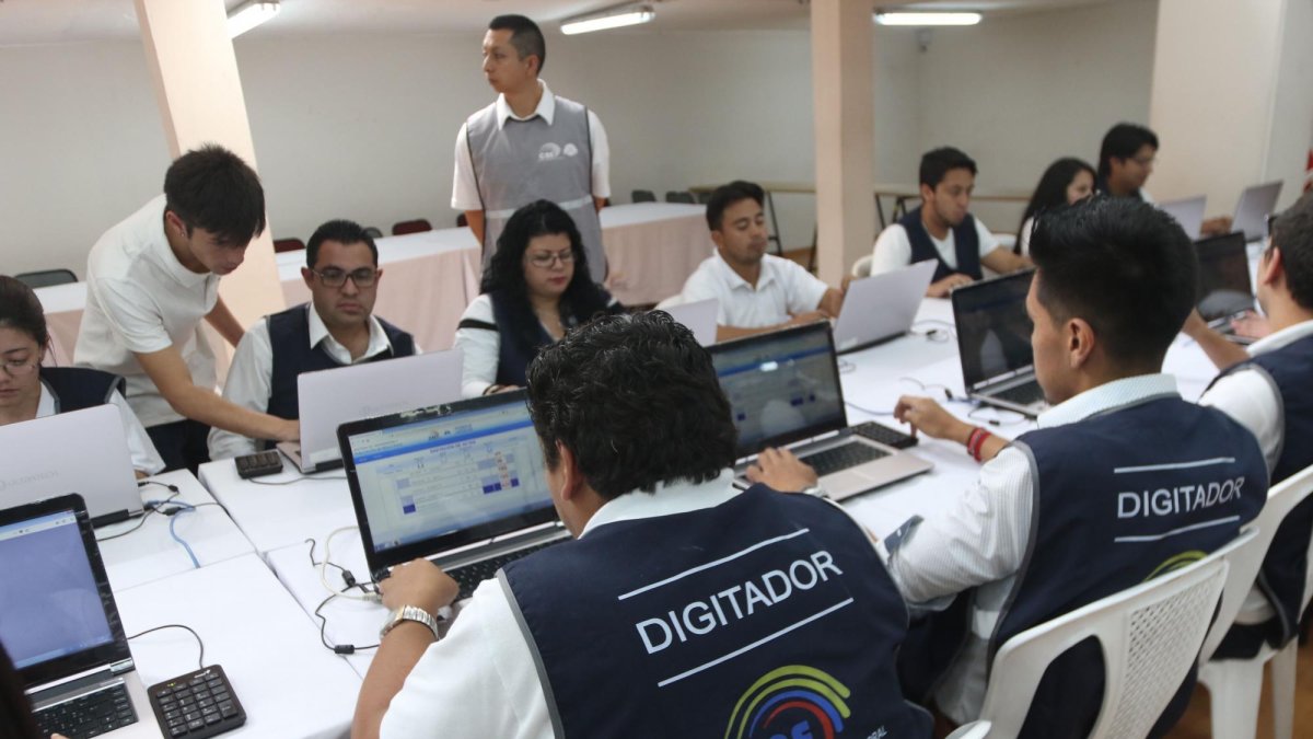 CNE realizó simulacro para la consulta popular.