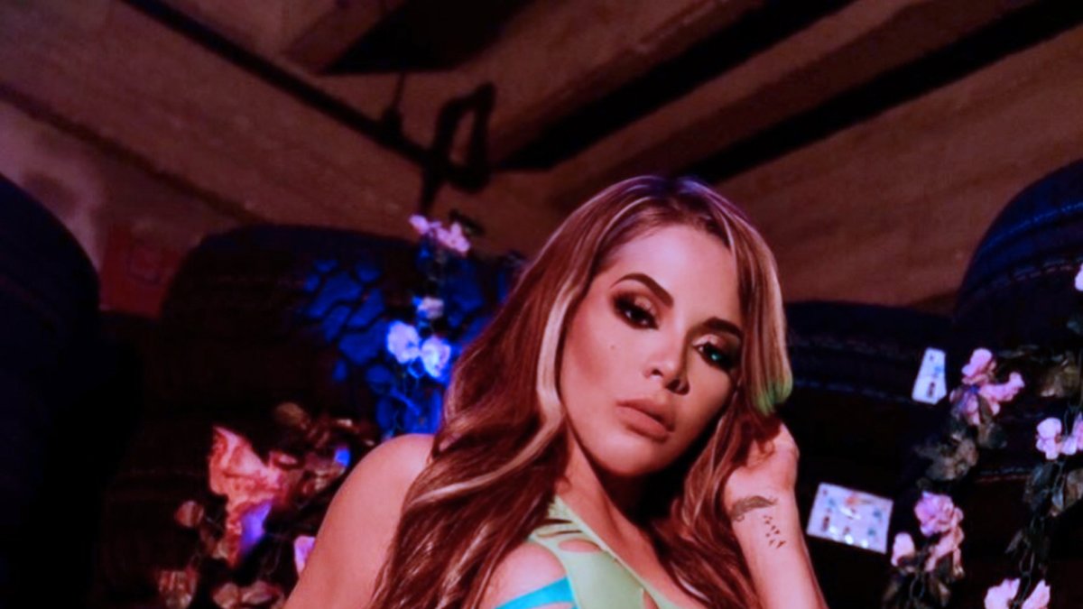 Mafer tiene 27 años.