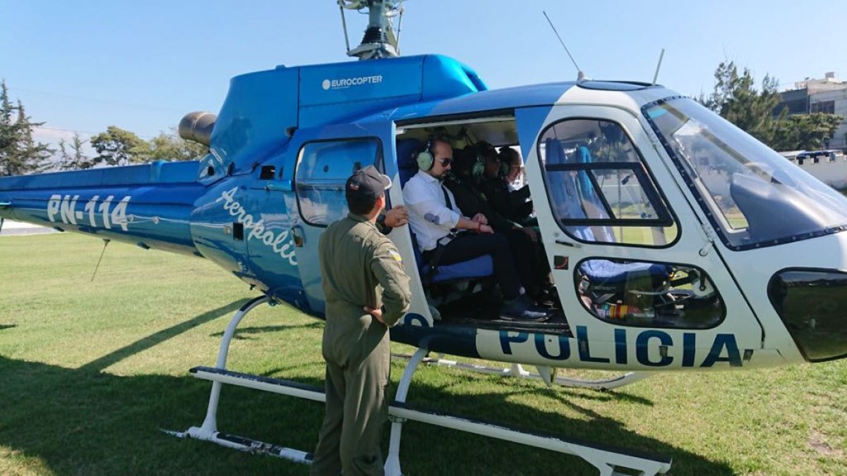 El general Enrique Espinosa de los Monteros, jefe de la Zona Tres de la Policía, realizó eñe sobrevuelo junto con el gobernador.