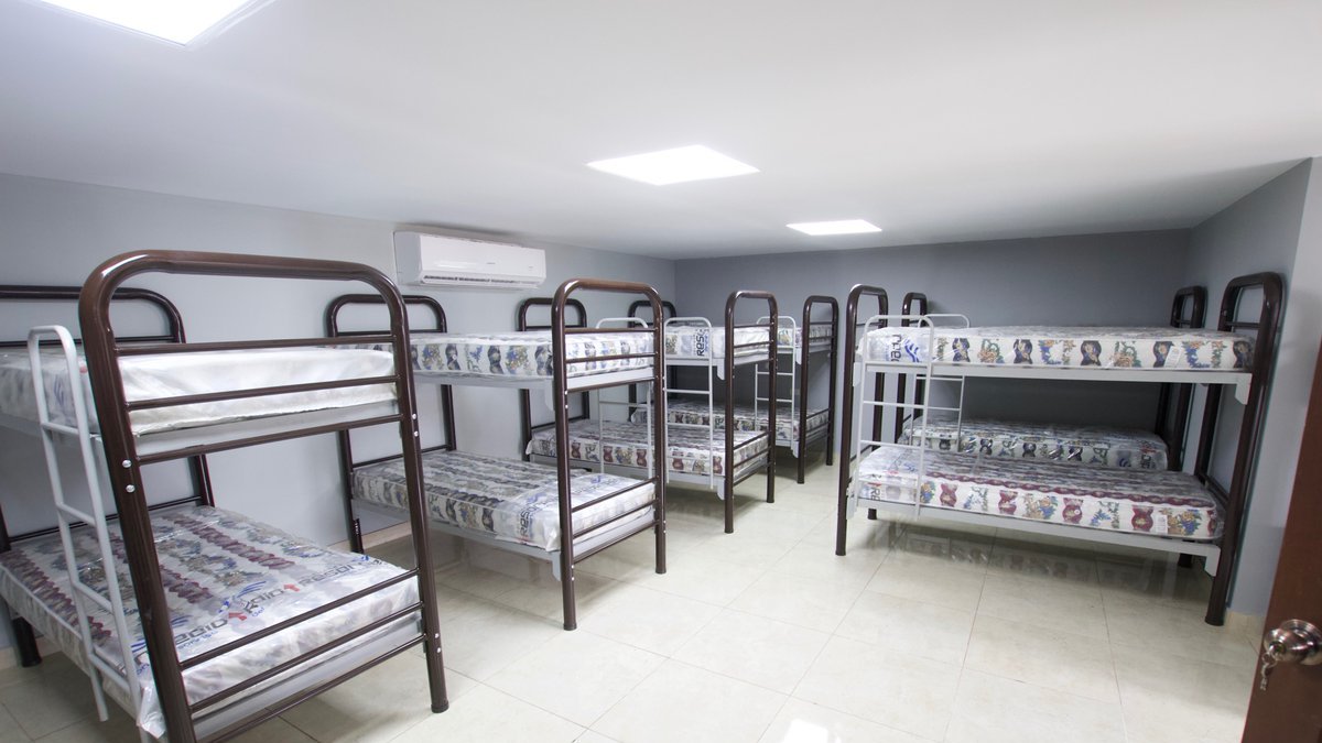 La infraestructura cuenta con 12 literas en las que los choferes podrán ‘pegarse una ruca’ antes de salir en la ruta asignada que deban cumplir.