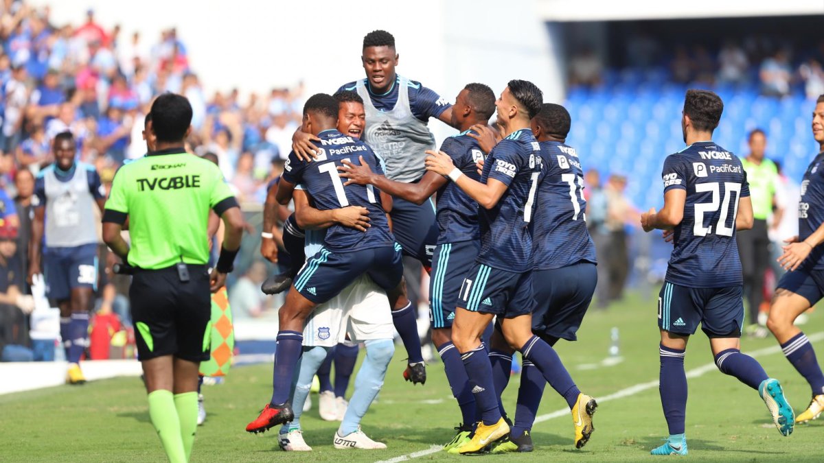 Los azules debían ganar para volver a ser primeros en la tabla del torneo, luego que Macará le arrebatará el sábado el liderato con su triunfo ante Liga de Quito en Ambato.