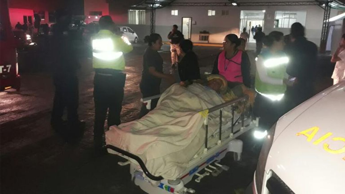 Pacientes fueron evacuados del Hospital San Vicente de Paúl.