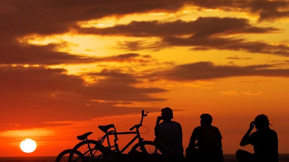 San Vicente, ofrece playas, colinas, aventura y gastronomía, su ubicación en la ruta-E-15 del pacifico lo hace un importante punto turístico nacional y con visión internacional.