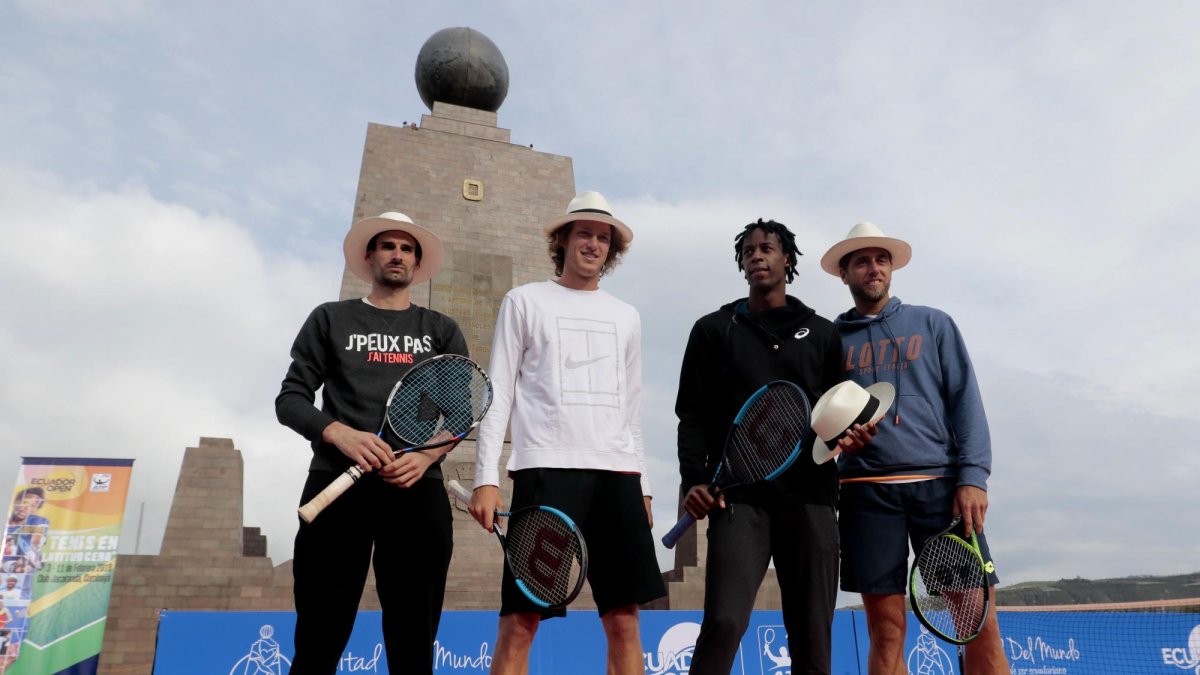 Los invitados lucieron sombreros de paja toquilla como símbolo ecuatoriano.