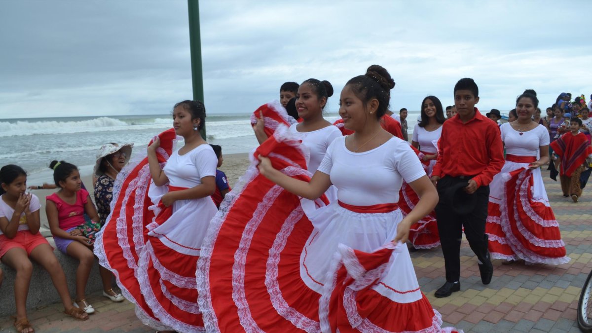 Academias de danza y bailarines en general se hicieron presente en los malecones.