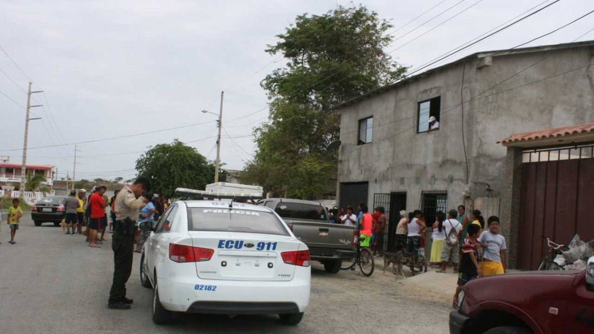 La policía llegó al lugar para las investigaciones.