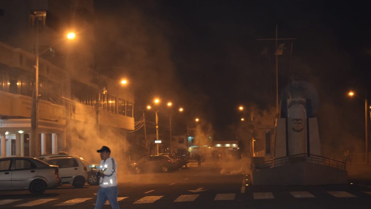 200 uniformados tuvieron que intervenir para proteger la zona.