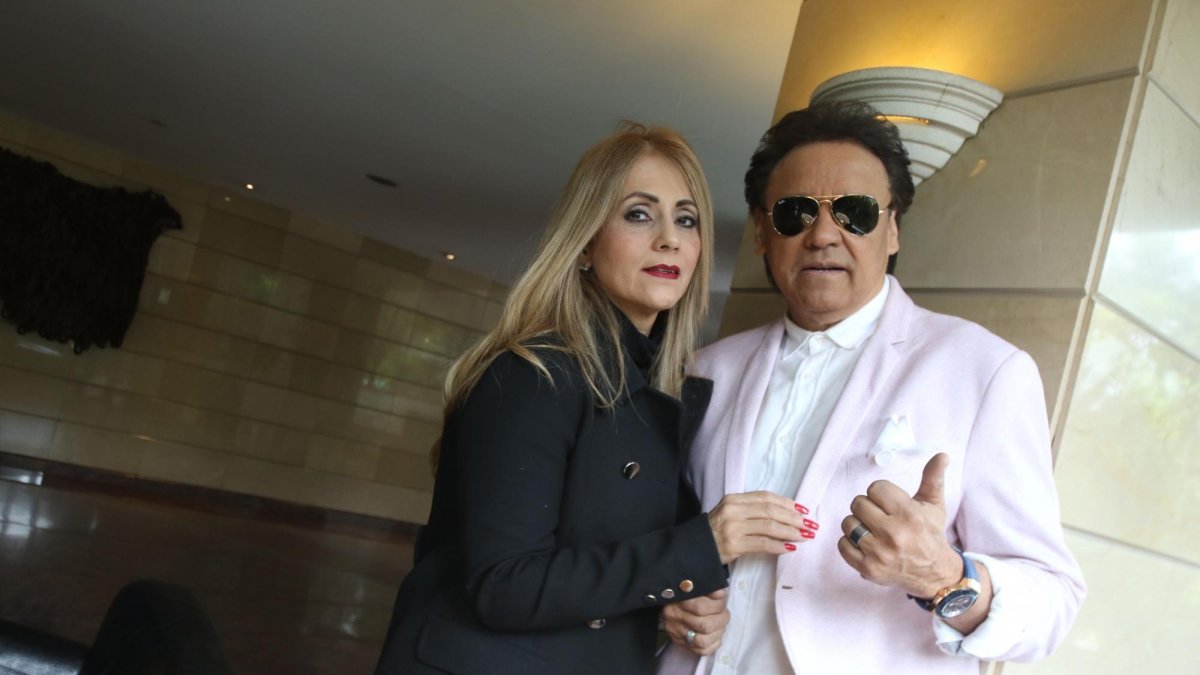 La pareja tiene tres hijos y están radicados en México.