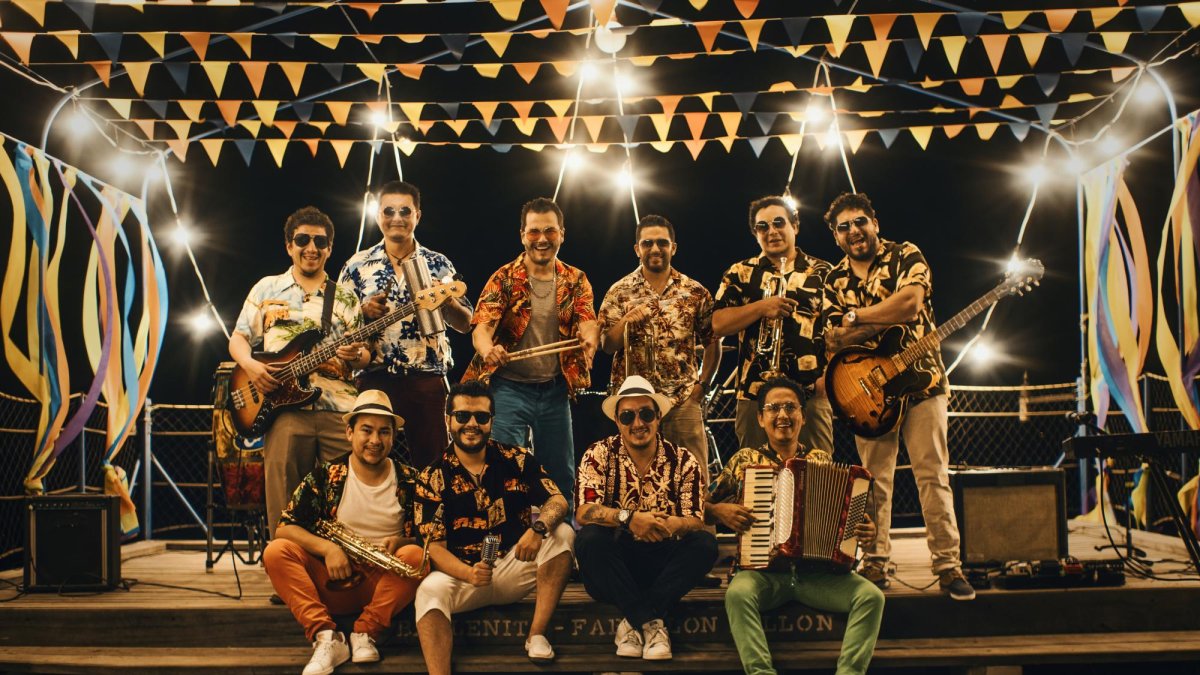 La nueva canción de la agrupación marca su retorno a los escenarios, la melodía tiene influencia de 1980.