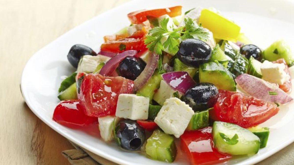 Empiece a consumir cinco porciones de frutas y vegetales al día. La clave está en la variedad de colores, pues cada uno tiene un aporte diferente para su organismo.