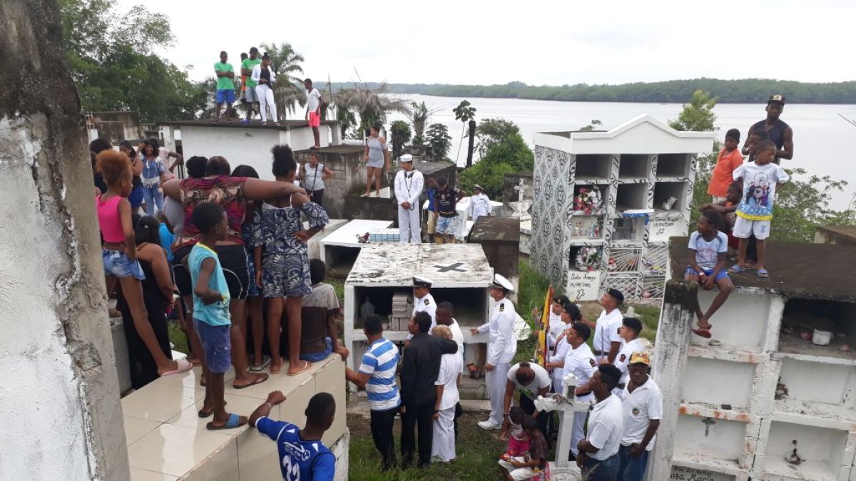 En San Lorenzo despidieron a Luis Mosquera, suboficial primero de la Marina.