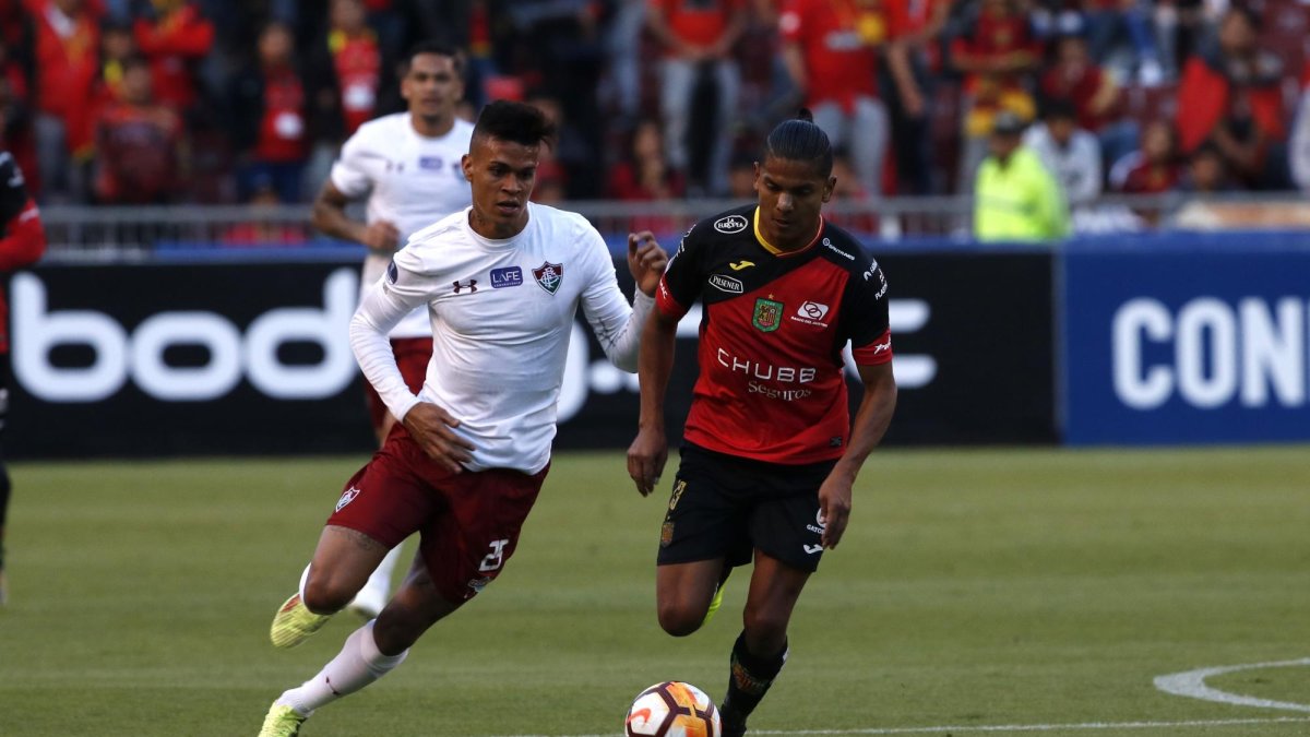 Encuentro entre Fluminense y Deportivo Cuenca.