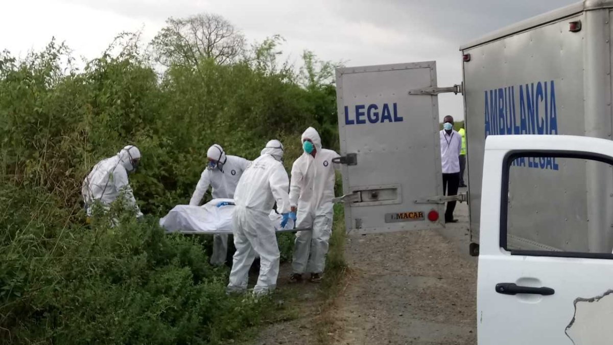 El cadáver fue llevado a la morgue de Guayaquil, donde continuarán las investigaciones.