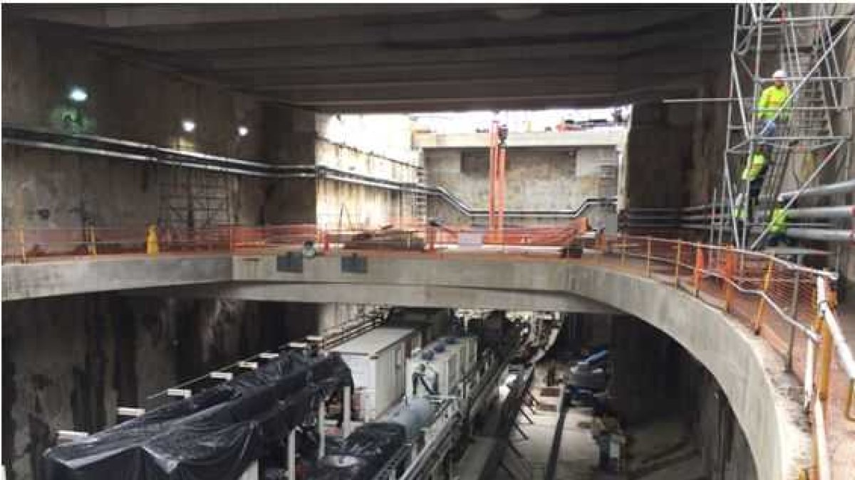 Trabajos de construcción del Metro de Quito.